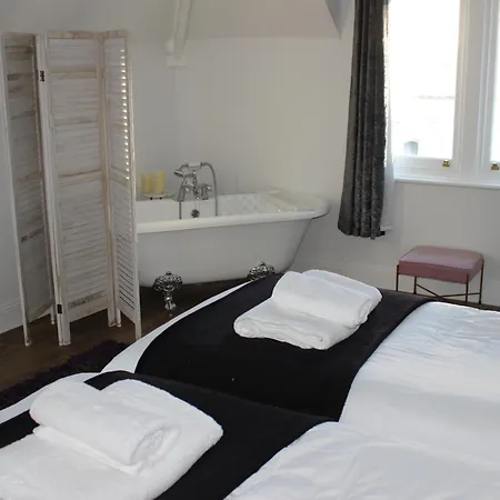 King Charles Family House & Hot Tub Scarborough