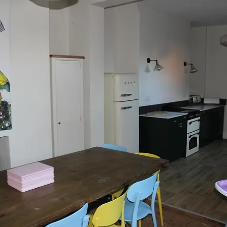 Дом отдыха King Charles Family House & Hot Tub *