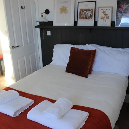 Дом отдыха King Charles Family House & Hot Tub Скарборо