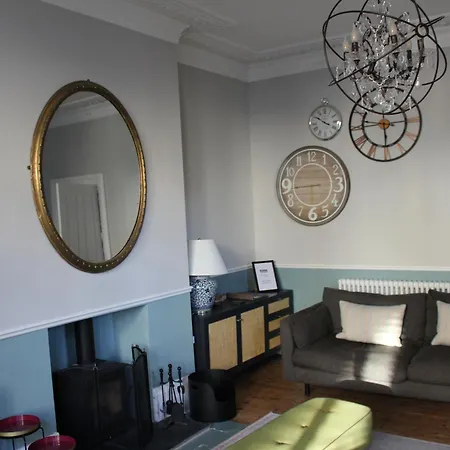 King Charles Family House & Hot Tub Дом отдыха Скарборо