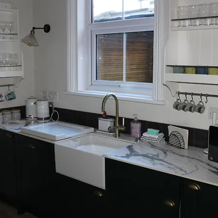 King Charles Family House & Hot Tub Дом отдыха