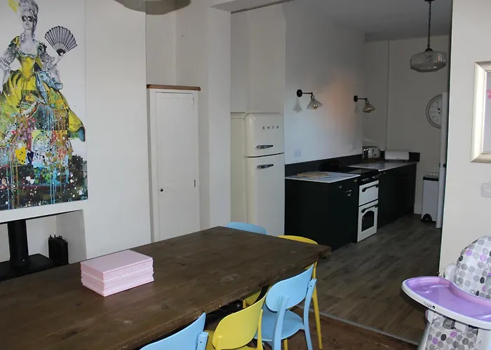 Hébergement de vacances King Charles Family House & Hot Tub *