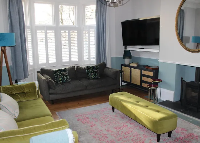 Hébergement de vacances King Charles Family House & Hot Tub *