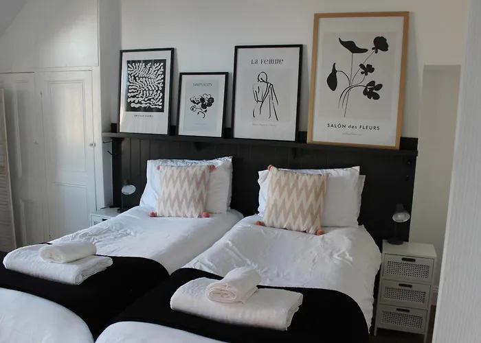 King Charles Family House & Hot Tub * Scarborough